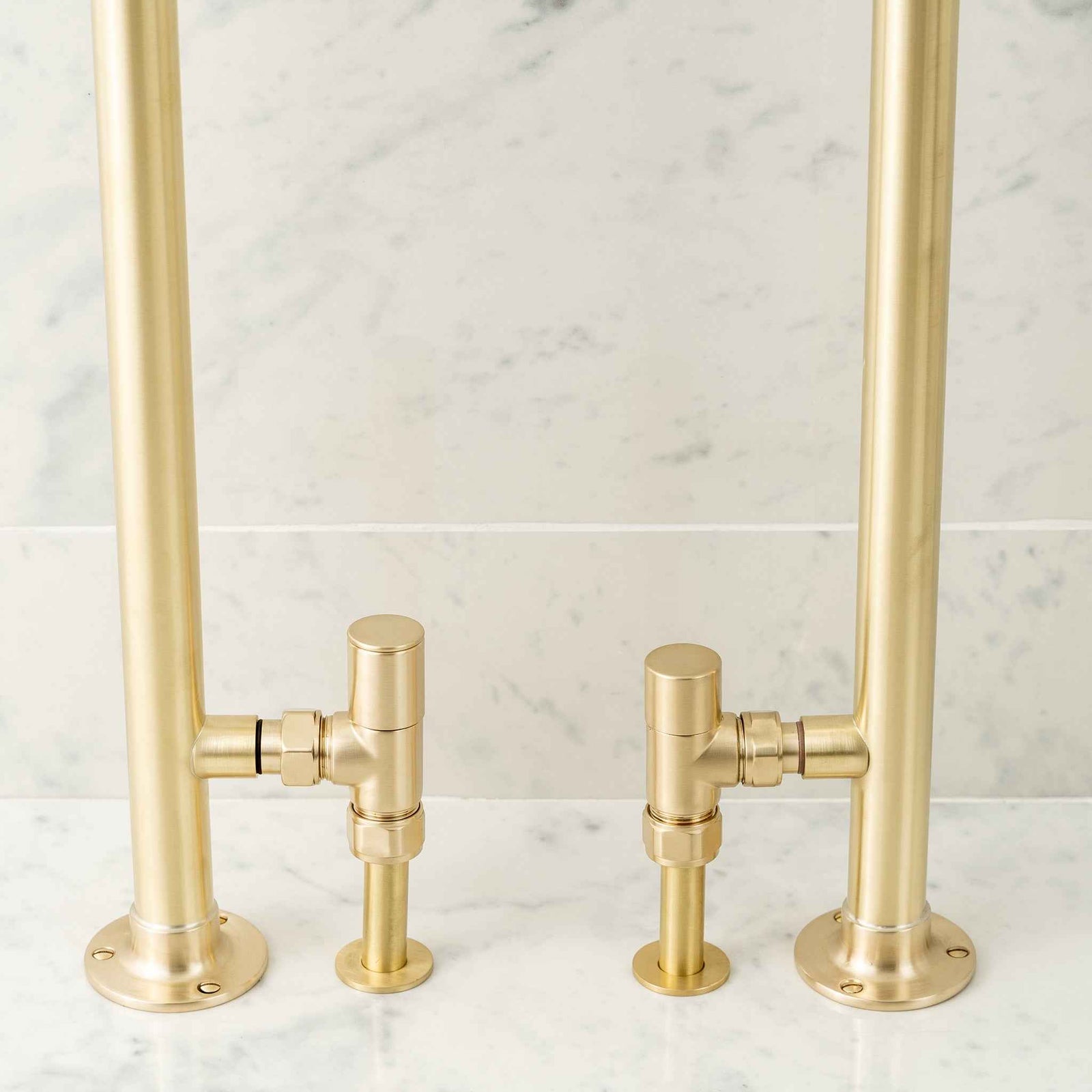 Arcadia Angled Manual Radiator Valves - Rutland London (UAE)