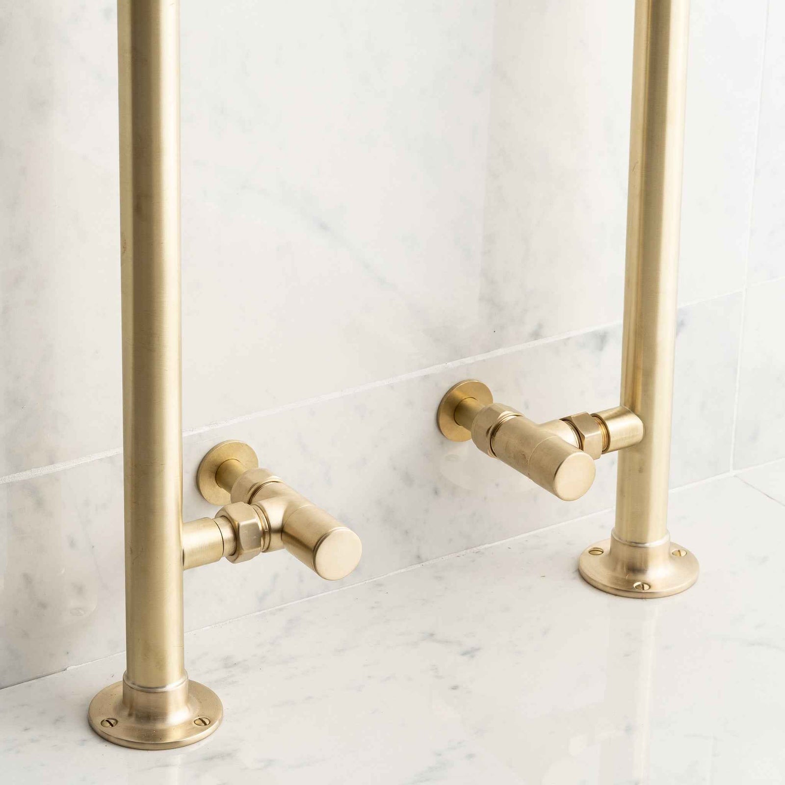 Arcadia Angled Manual Radiator Valves - Rutland London (UAE)