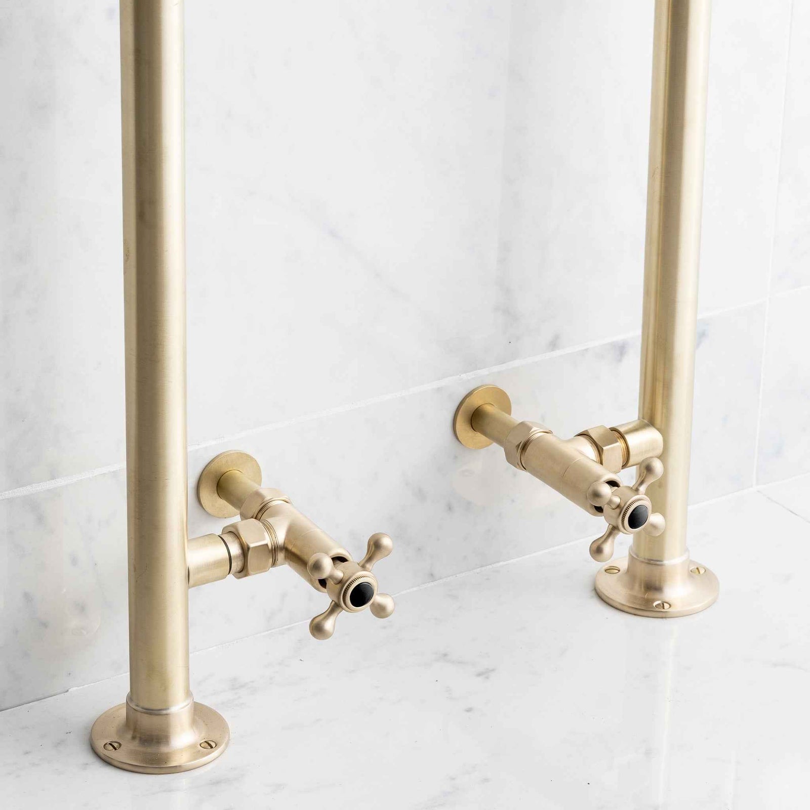 Beaumont Black Ceramic Angled Manual Radiator Valves - Rutland London (UAE)