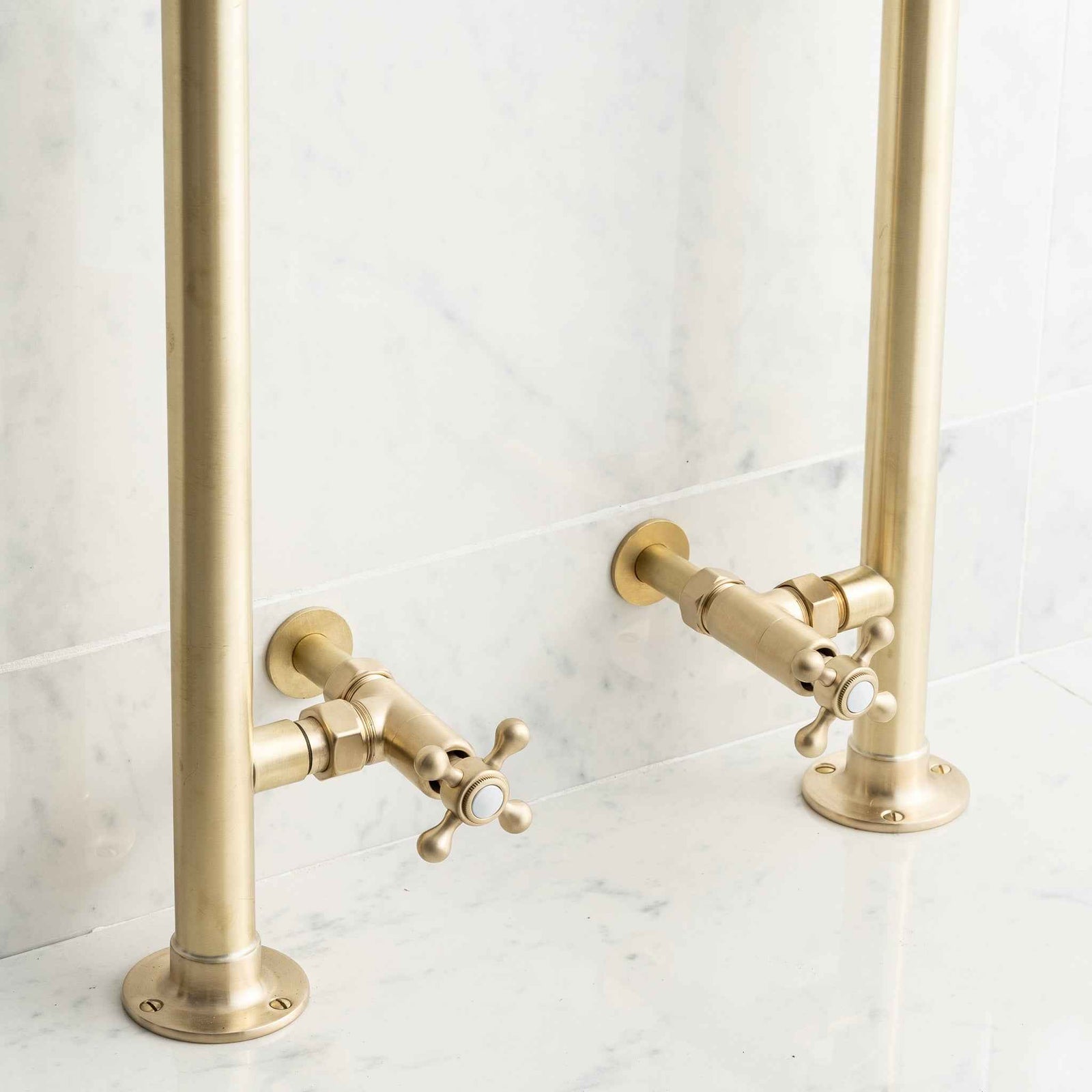 Beaumont White Ceramic Angled Manual Radiator Valves - Rutland London (UAE)