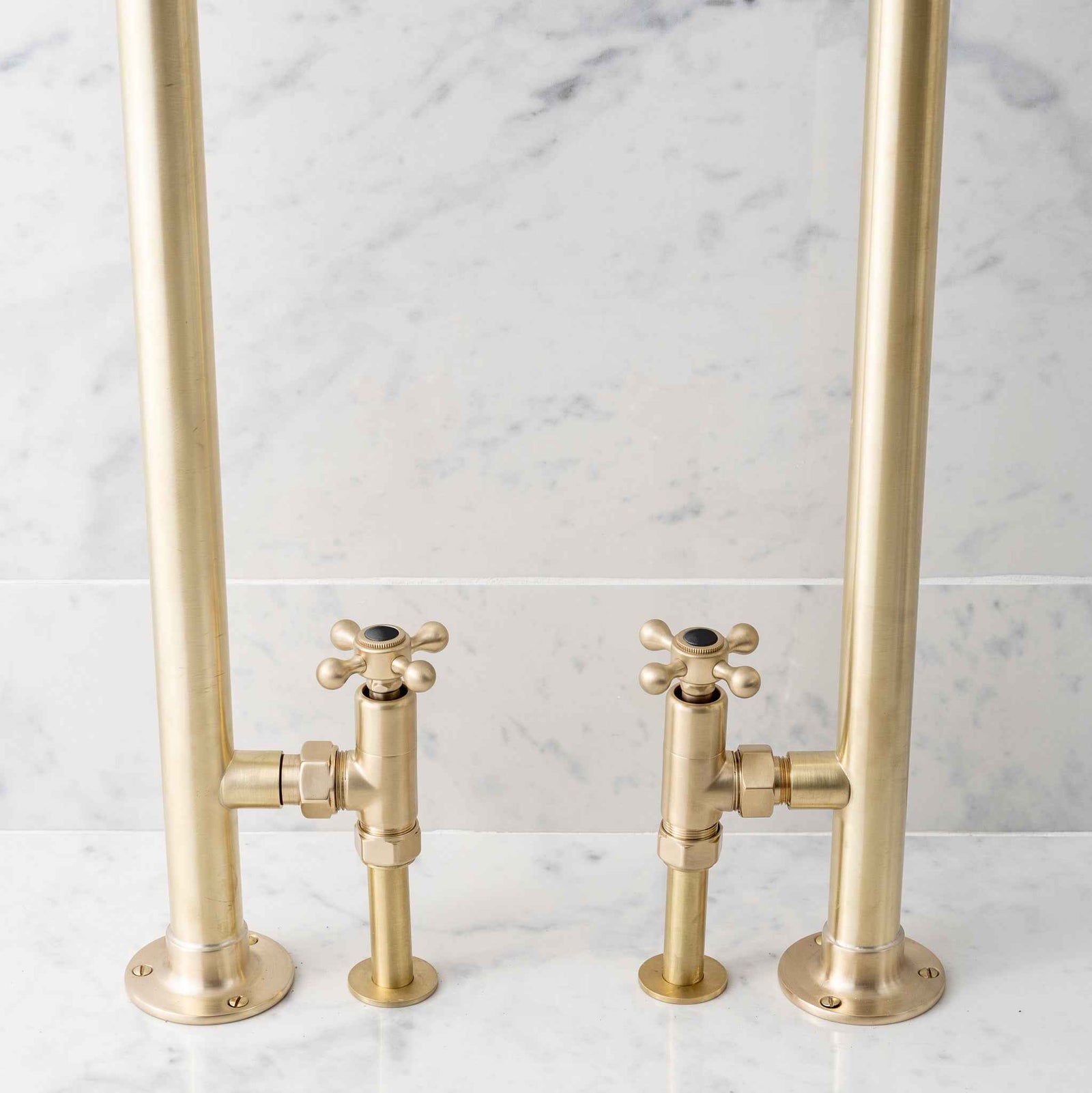 Beaumont Black Ceramic Angled Manual Radiator Valves - Rutland London (UAE)