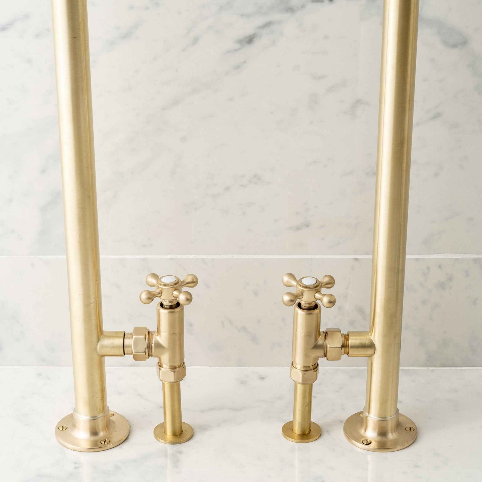 Beaumont White Ceramic Angled Manual Radiator Valves - Rutland London (UAE)