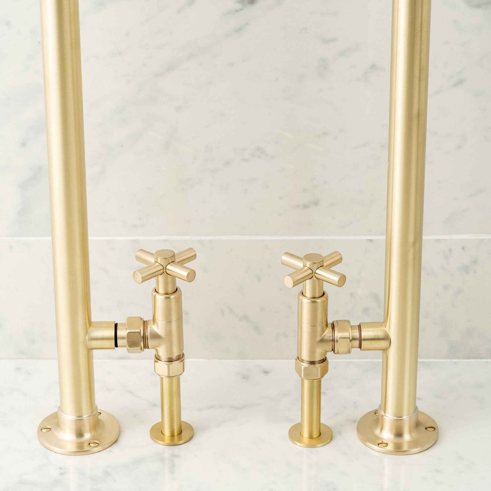 Belfry Angled Manual Radiator Valves - Rutland London (UAE)