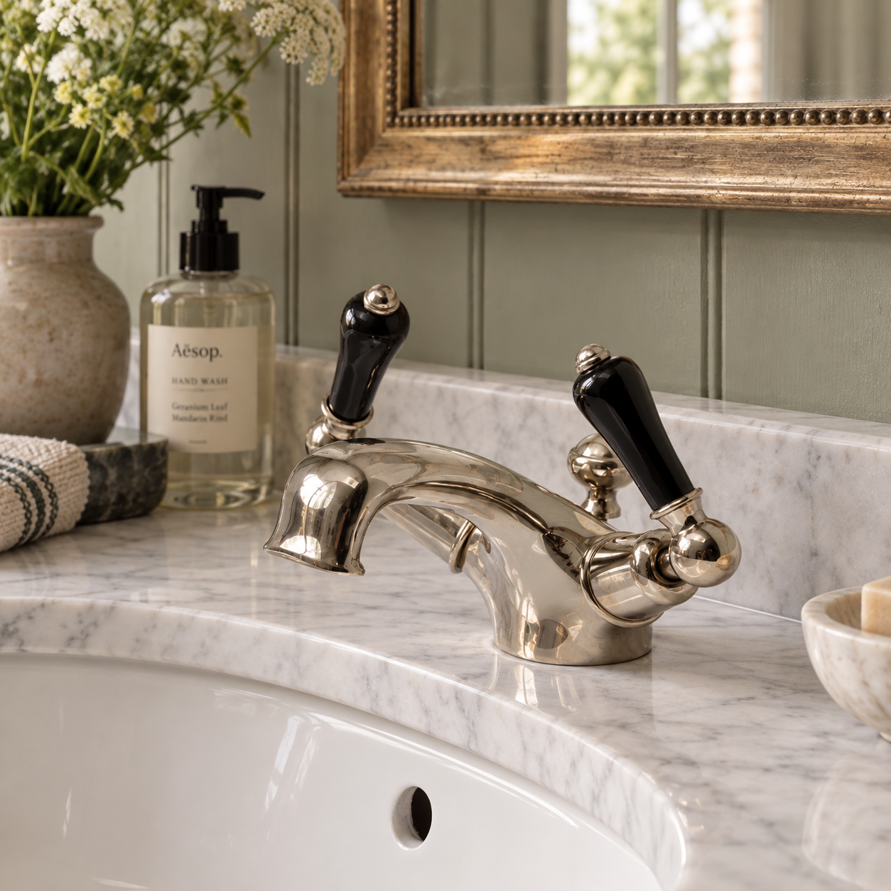 Cavalry Black Ceramic Lever Basin Mono Mixer - Rutland London (UAE)