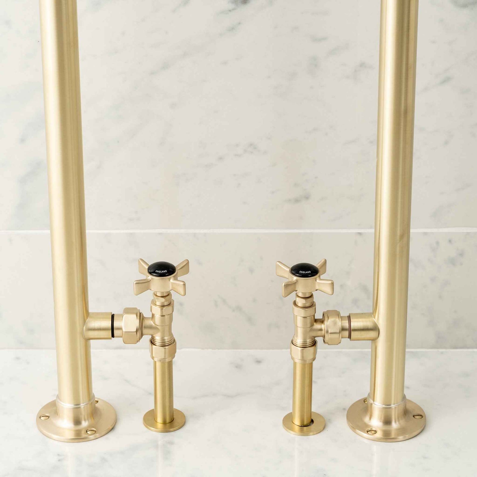 Queensgate Black Ceramic Angled Manual Radiator Valves - Rutland London (UAE)