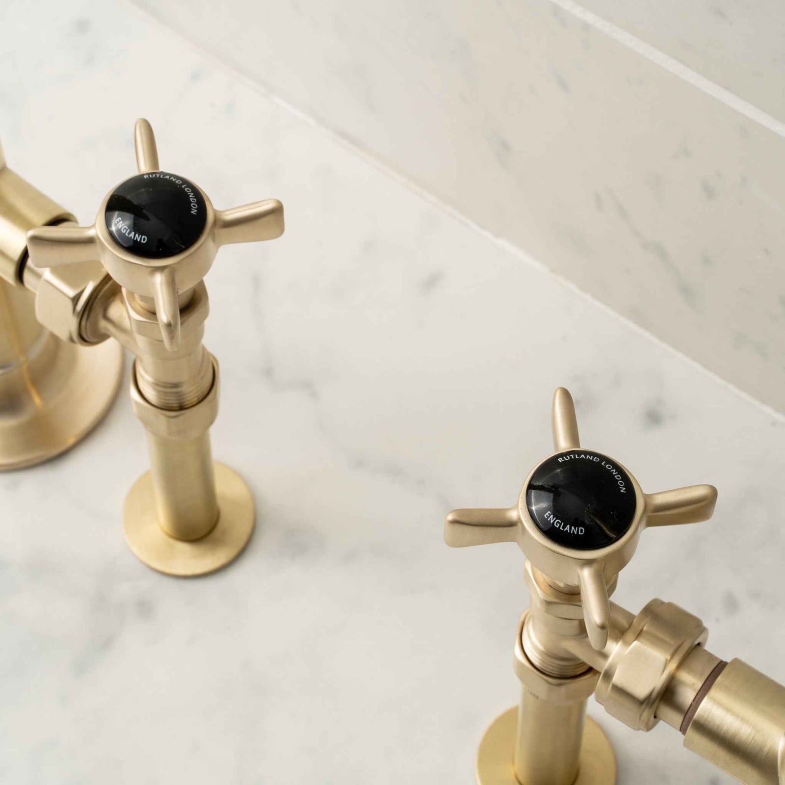 Queensgate Black Ceramic Angled Manual Radiator Valves - Rutland London (UAE)