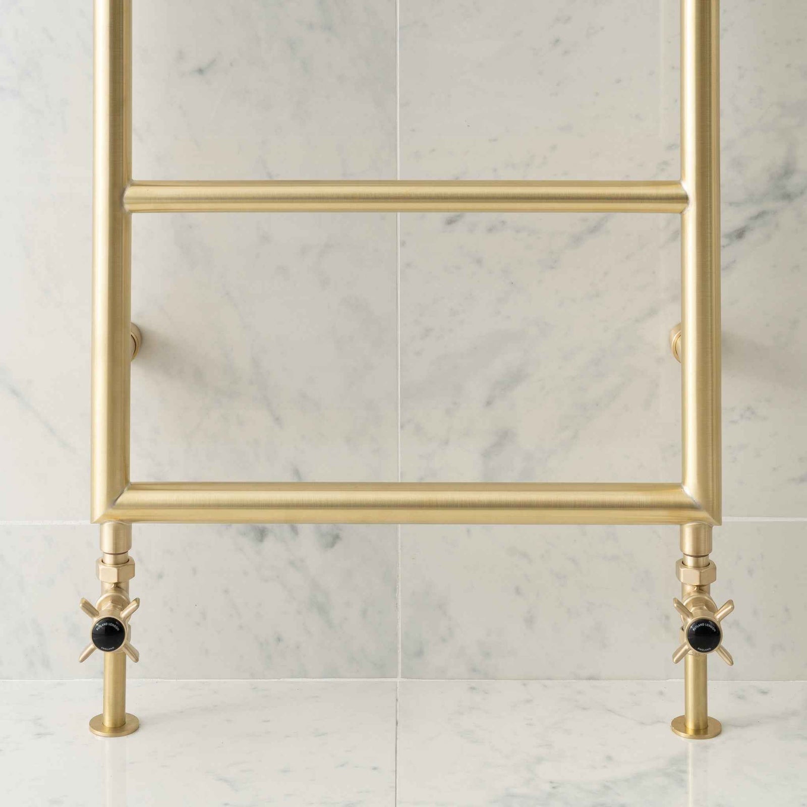 Queensgate Black Ceramic Straight Manual Radiator Valves - Rutland London (UAE)