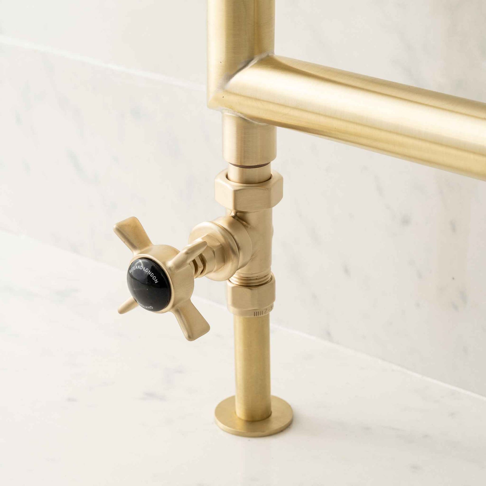 Queensgate Black Ceramic Straight Manual Radiator Valves - Rutland London (UAE)