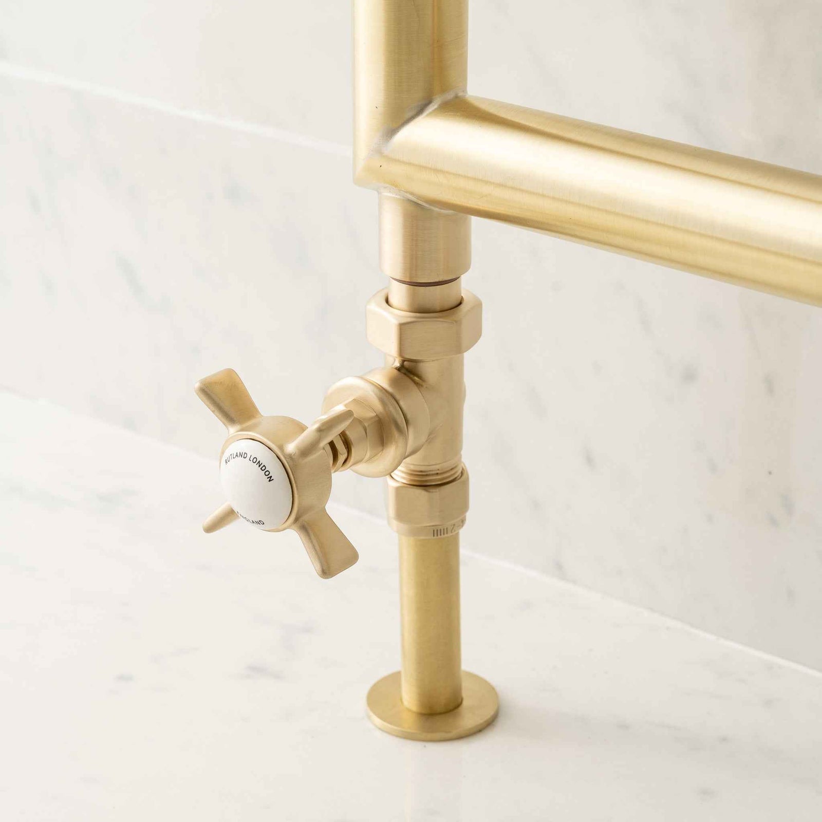 Queensgate White Ceramic Straight Manual Radiator Valves - Rutland London (UAE)