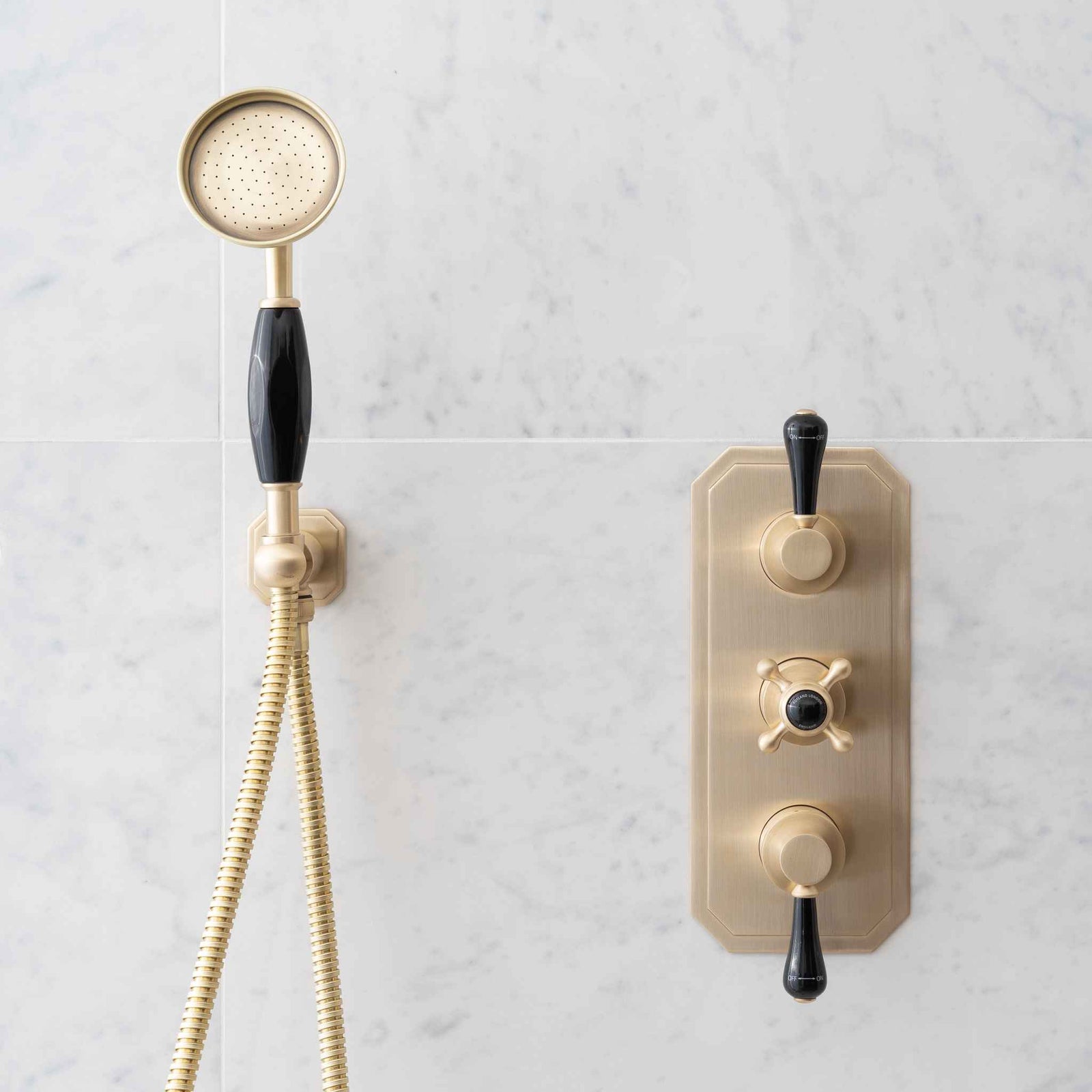 Cleaver Black Ceramic Handle Handset, Hose & Wall Outlet Parking Bracket - Rutland London (UAE)