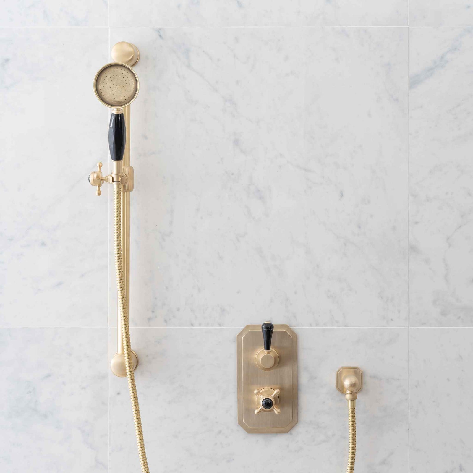 Cleaver Black Ceramic Handle Handset, Hose, Wall Outlet & Slide Rail - Rutland London (UAE)