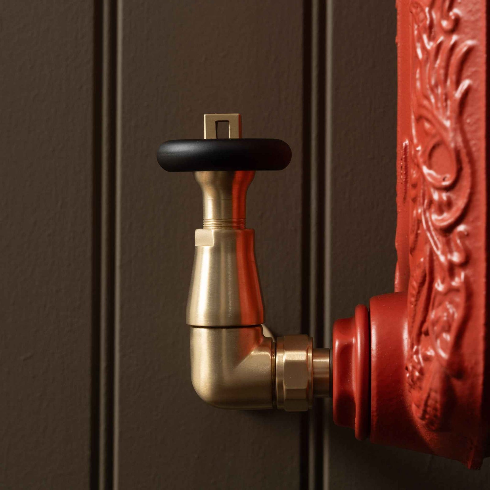 Highgrove Black Handwheel Corner Thermostatic Radiator Valves - Rutland London (UAE)