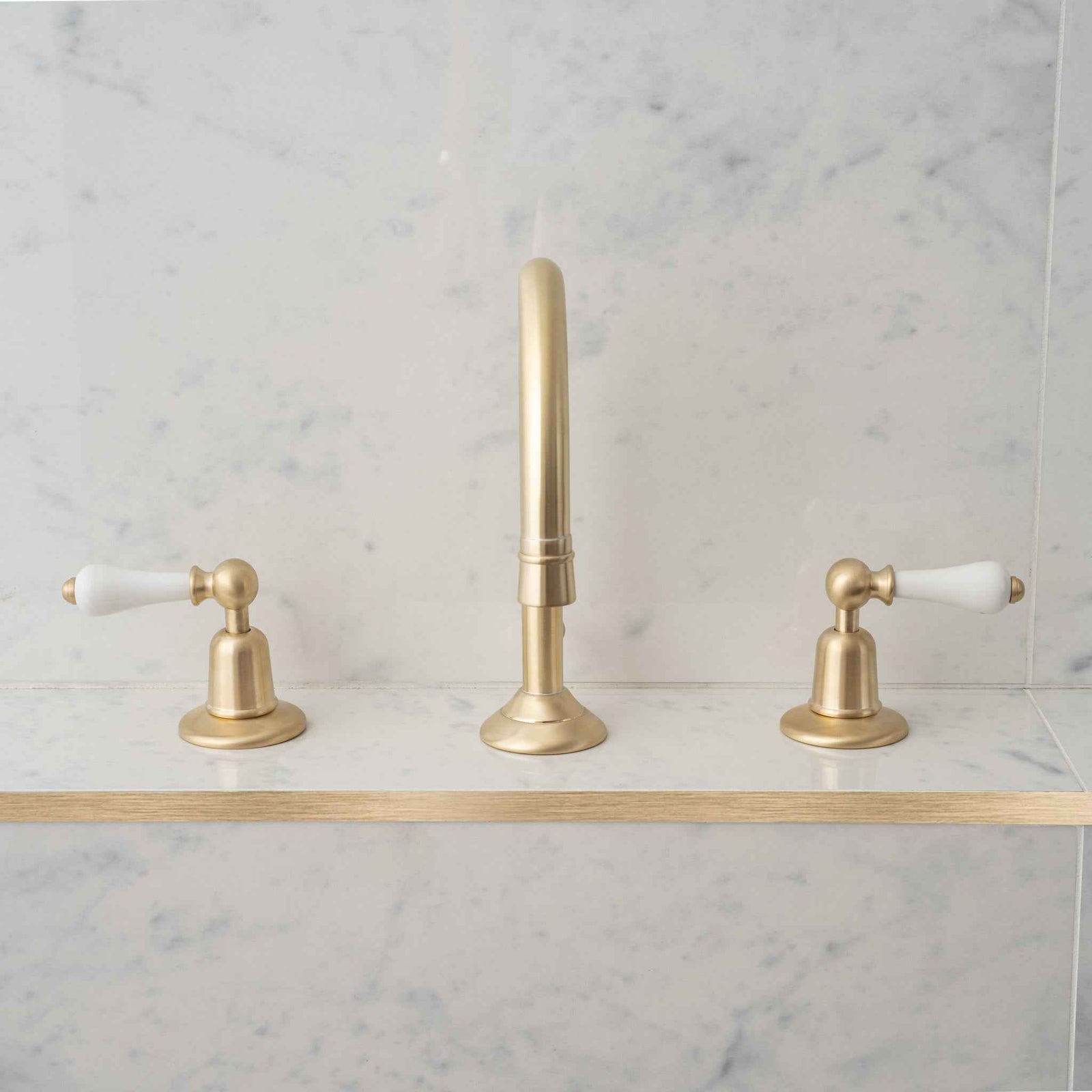 Monkwell White Ceramic Lever Three Hole Swan Neck Basin Mixer - Rutland London (UAE)