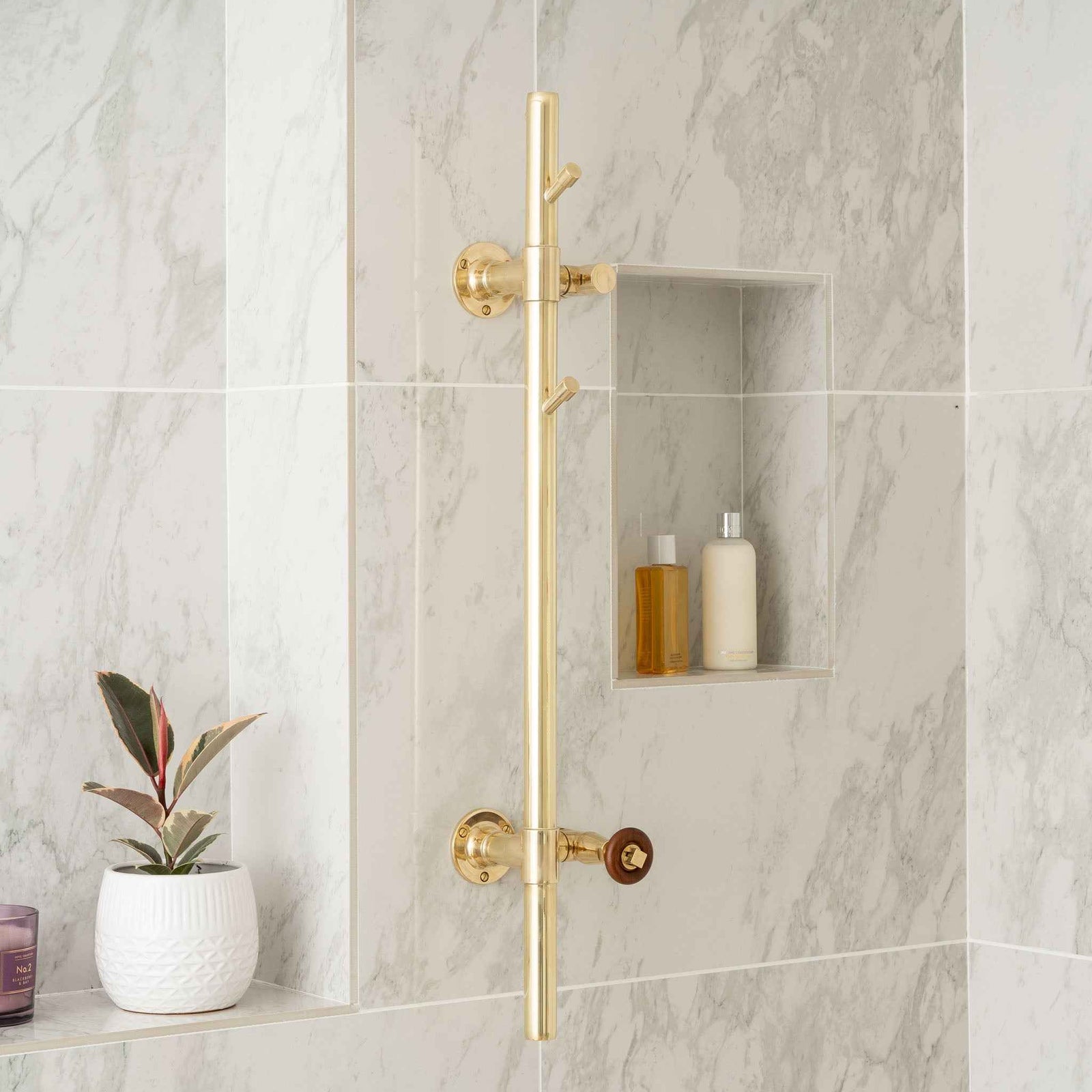 Edwardes Exposed Hot Tree Heated Towel Rail - Rutland London (UAE)