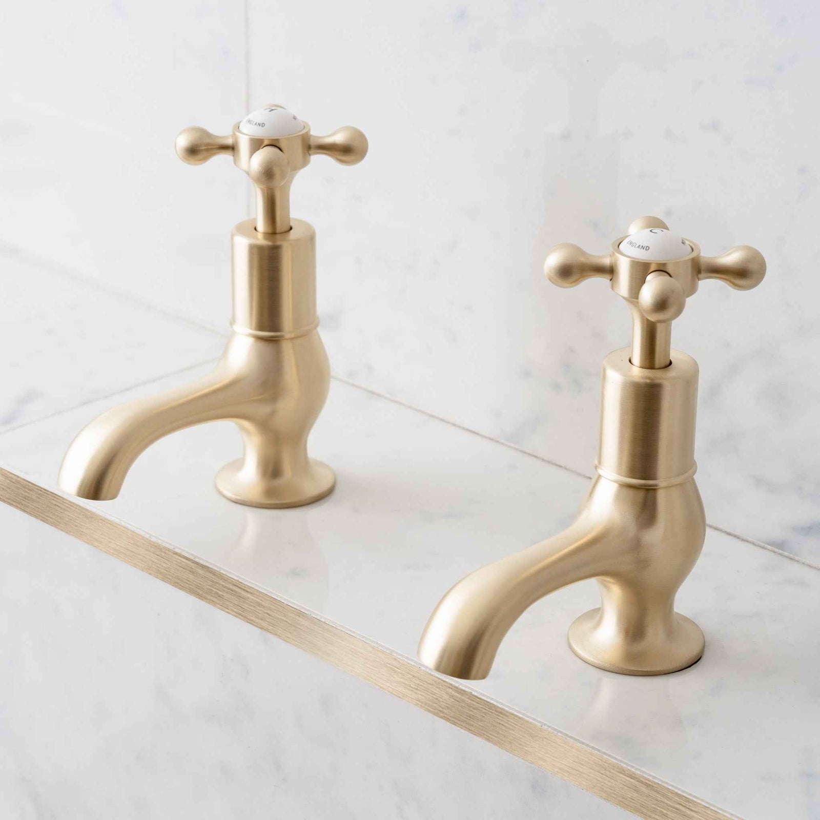 Rectory White Ceramic Crosshead Basin Pillar Taps - Rutland London (UAE)