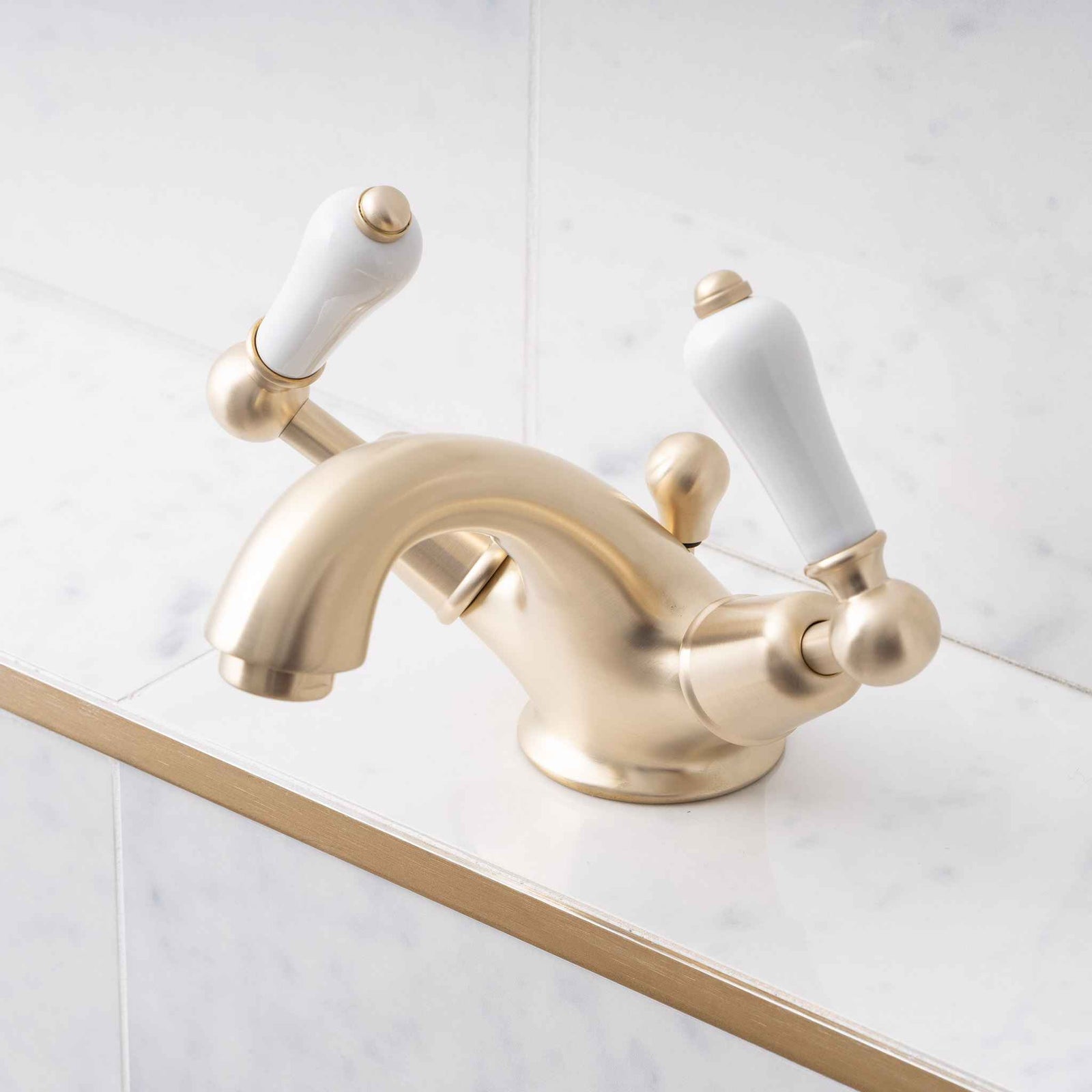 Torrington White Ceramic Lever Basin Mono Mixer - Rutland London (UAE)