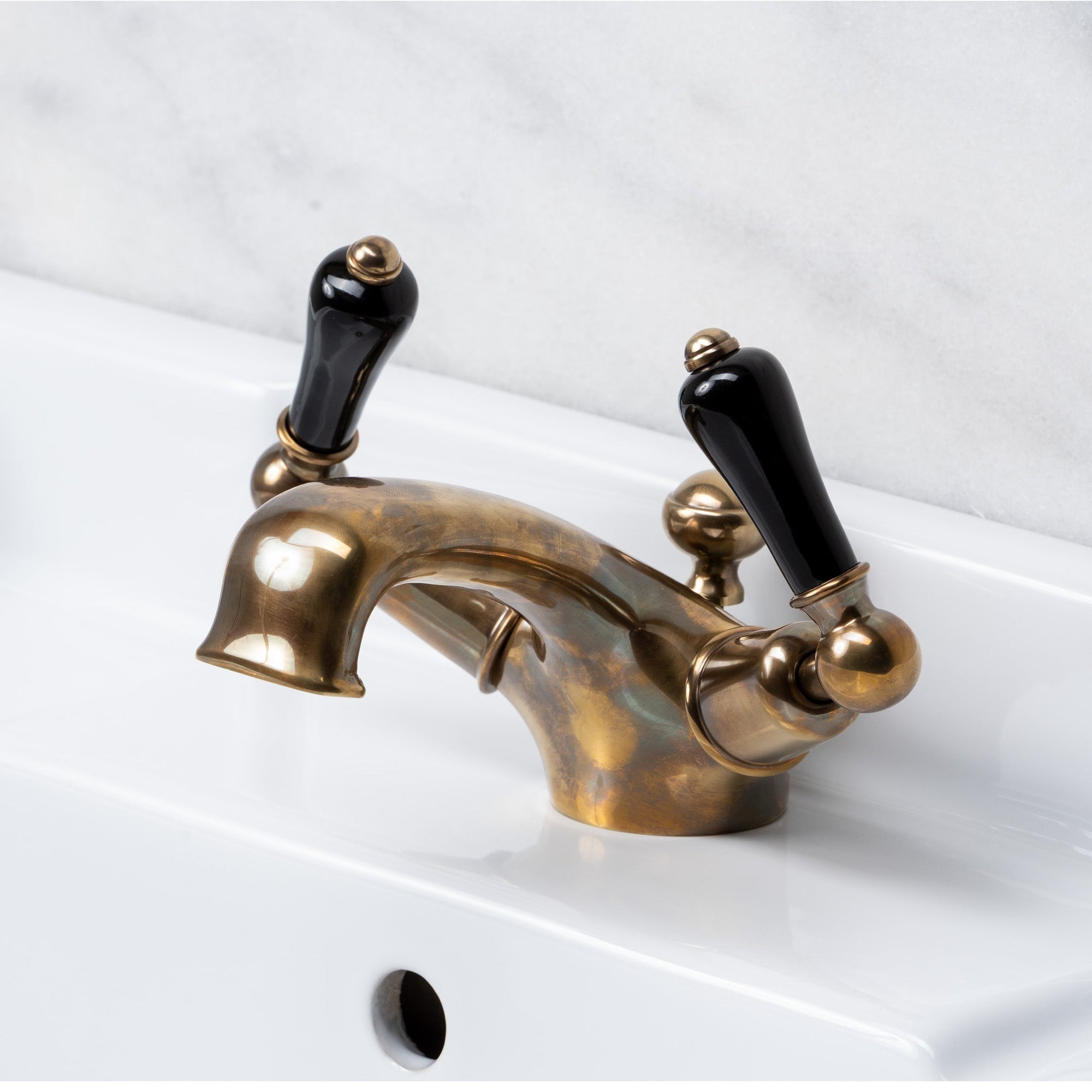 Cavalry Black Ceramic Lever Basin Mono Mixer - Rutland London (UAE)