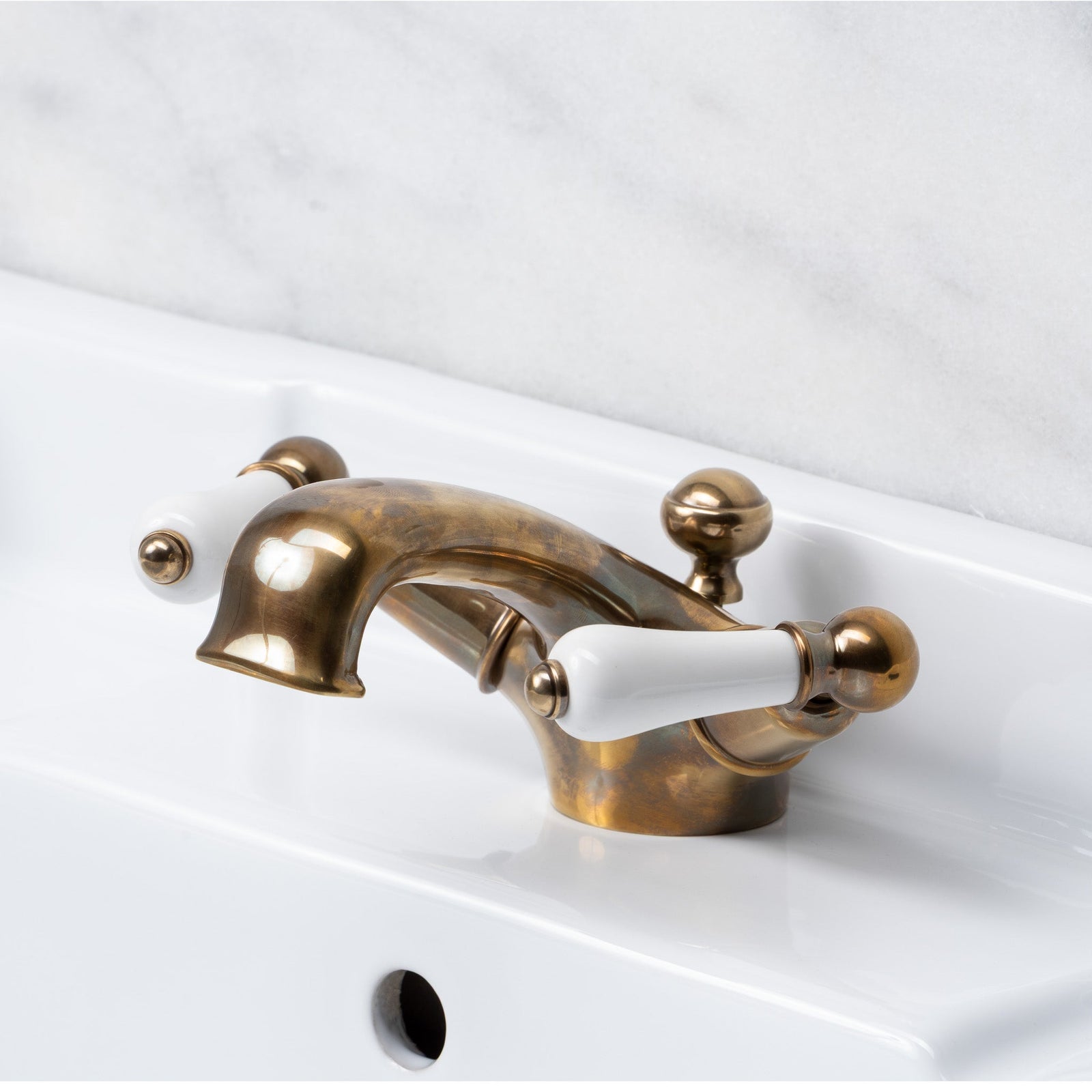 Cavalry White Ceramic Lever Basin Mono Mixer - Rutland London (USA)