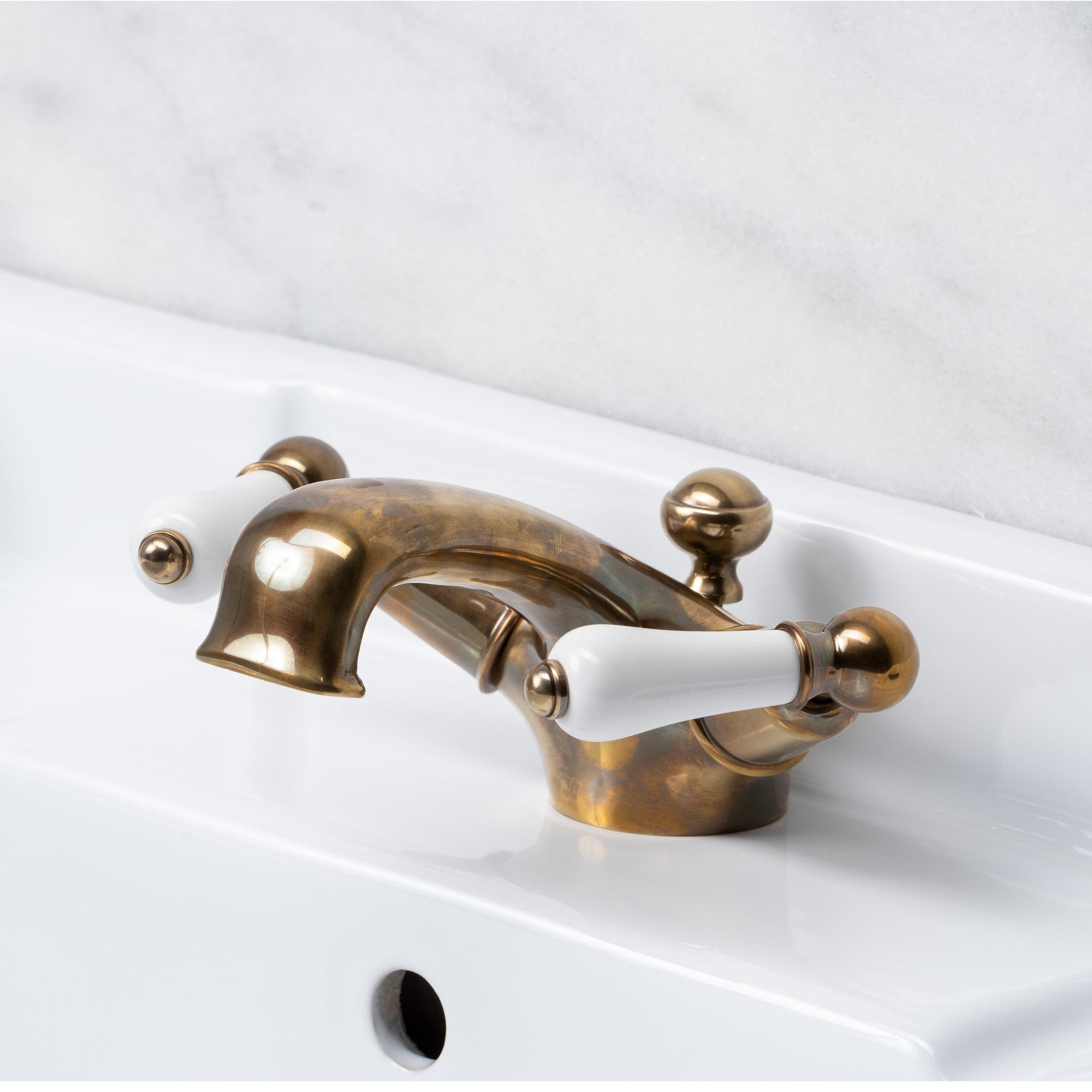 Cavalry White Ceramic Lever Basin Mono Mixer - Rutland London (USA)