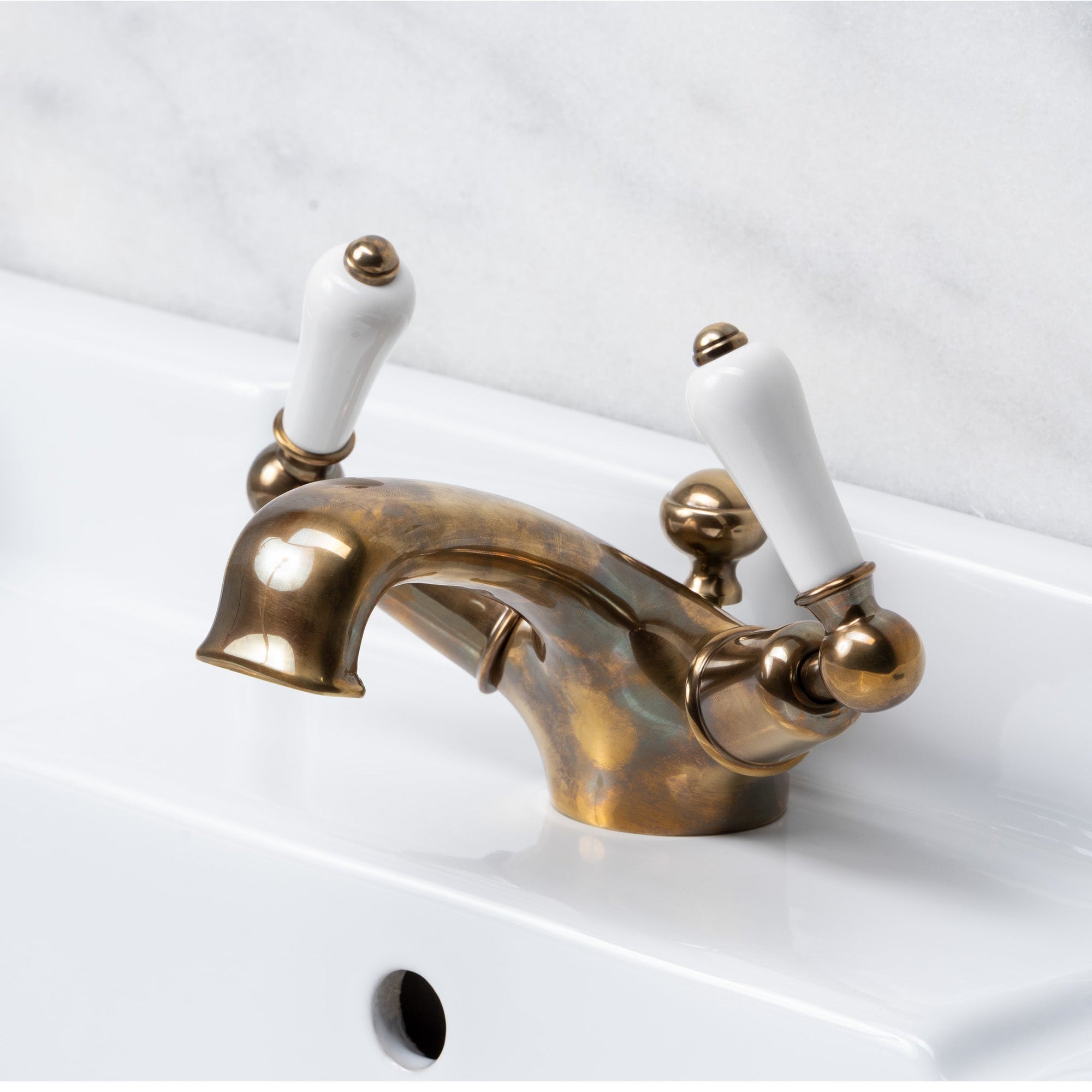 Cavalry White Ceramic Lever Basin Mono Mixer - Rutland London (USA)